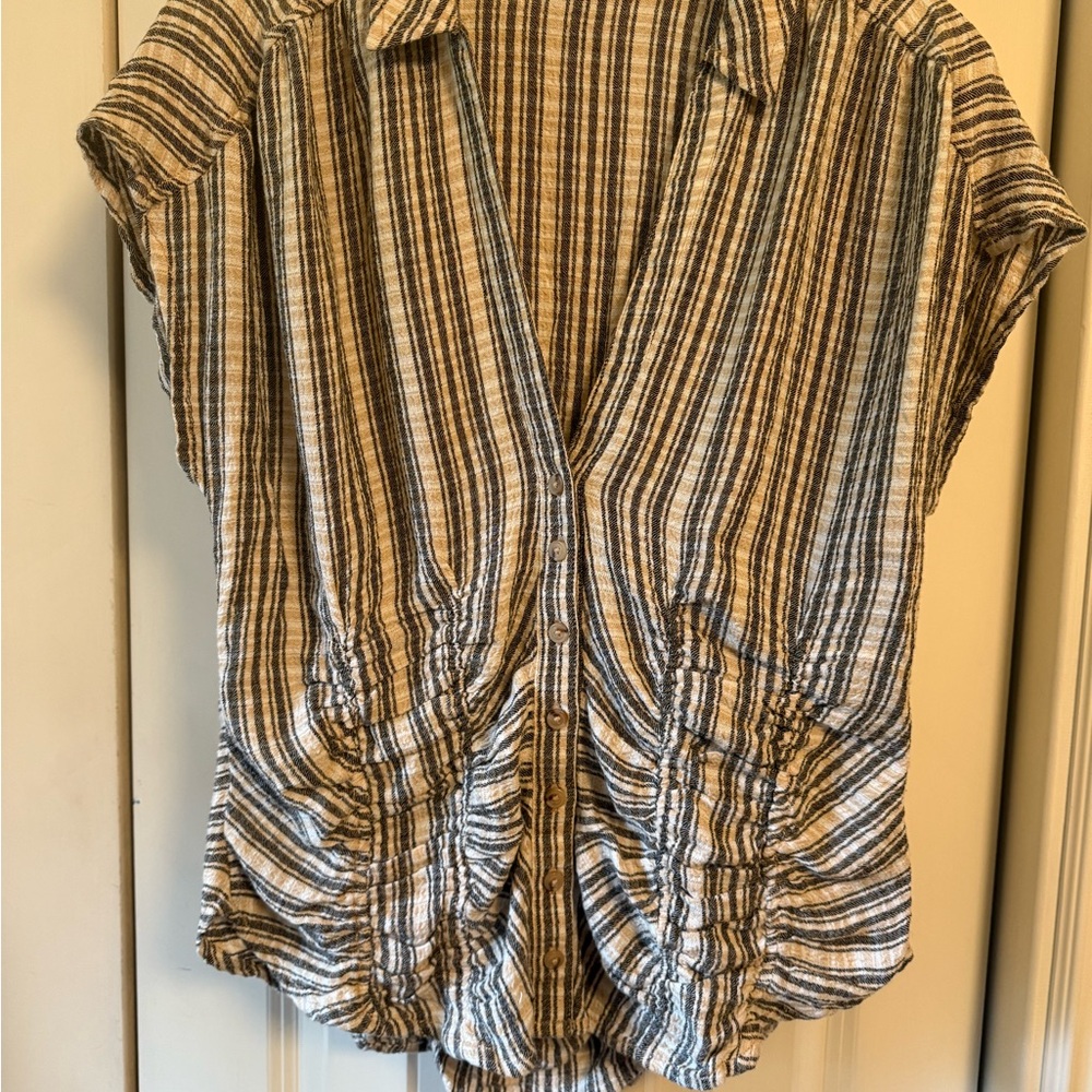 Anthropologie Pilcro Brown and Cream Ruched Cap Sleeve Blouse